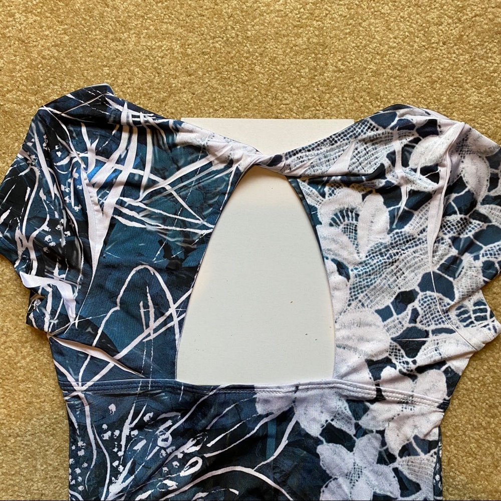 Patterned Wrap Top - Picture 7 of 11